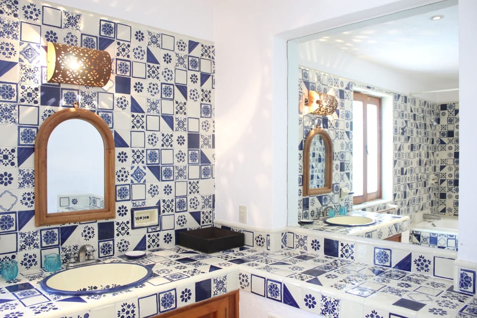 Family Triple Room, Multiple Beds | Bathroom | Hair dryer, towels