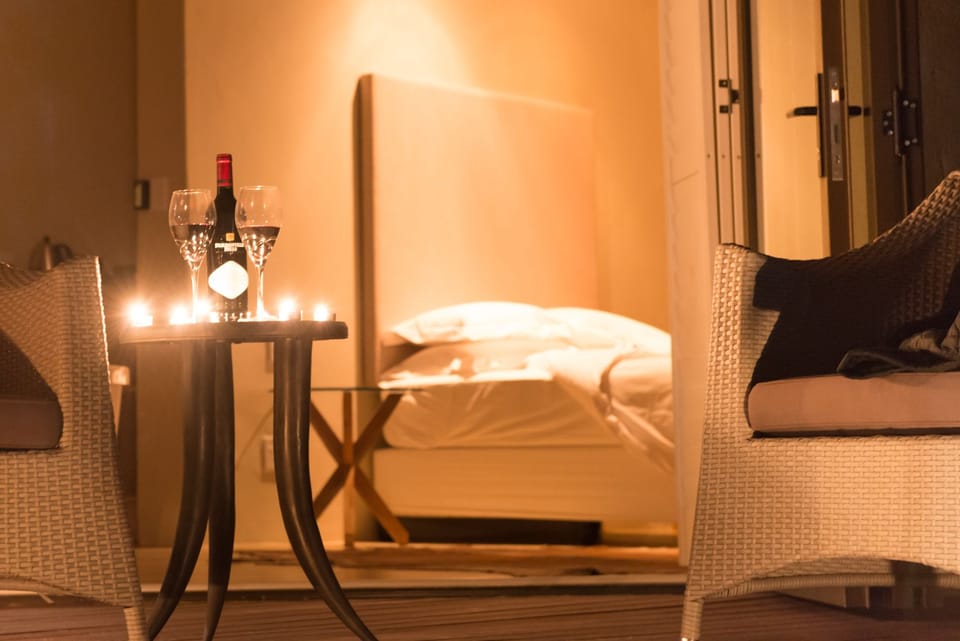 Luxury Twin Room | 1 bedroom, minibar, in-room safe, bed sheets
