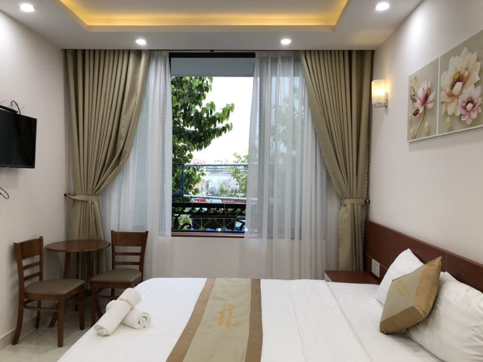 Deluxe Room, Balcony | Minibar, desk, WiFi (free), bed sheets