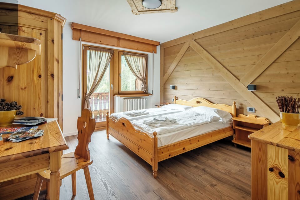 Double Room, Balcony | In-room safe, free WiFi, bed sheets