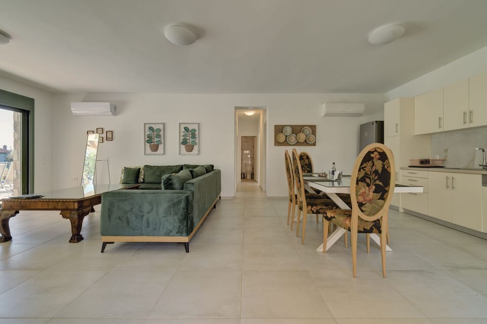 Villa | Dining room