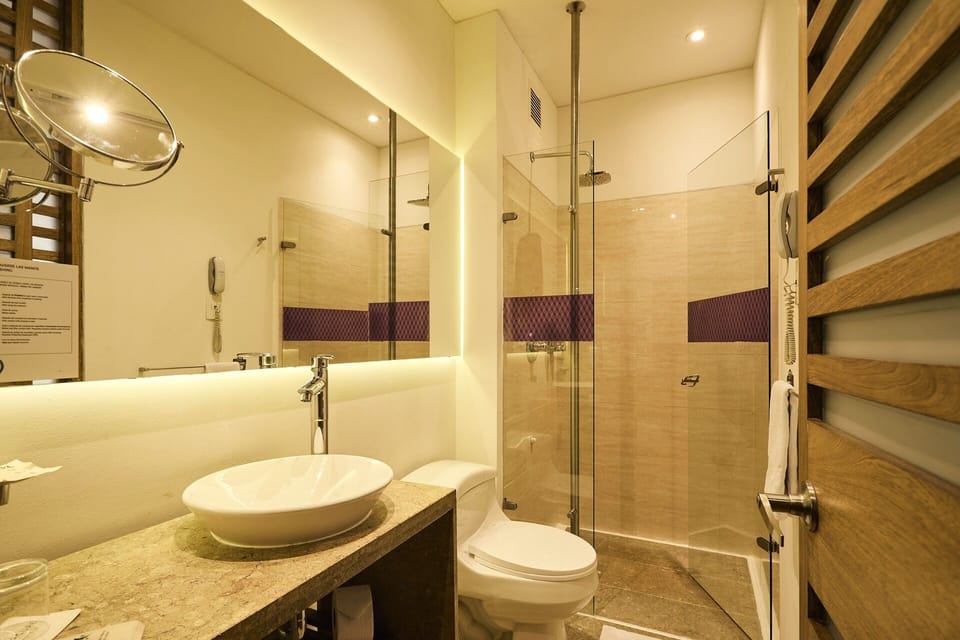 Standard Room | Bathroom | Hair dryer, towels, soap, shampoo