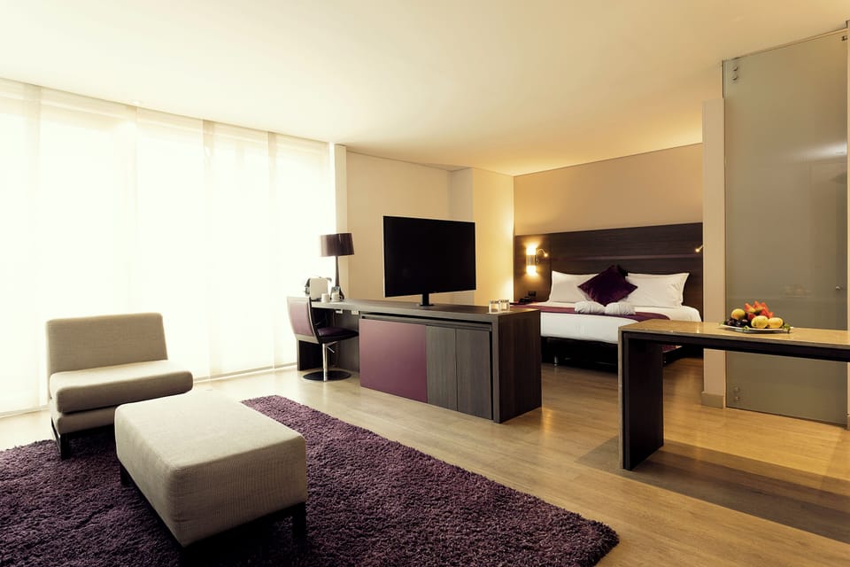 Junior Room | In-room safe, desk, free WiFi, bed sheets