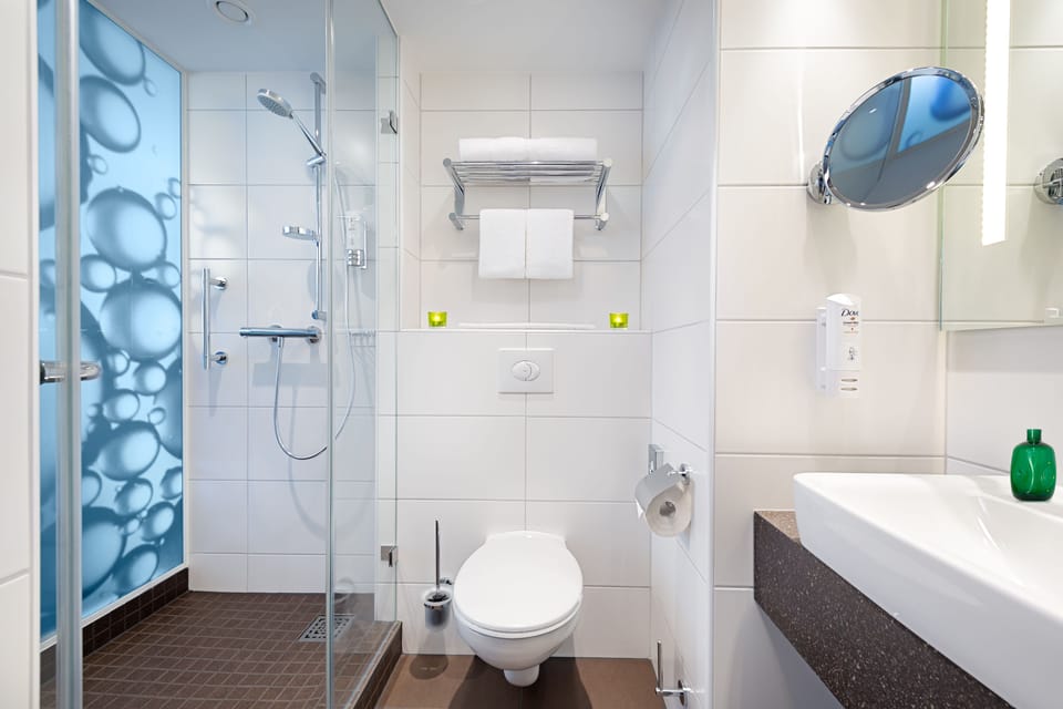 Combined shower/tub, eco-friendly toiletries, hair dryer, towels