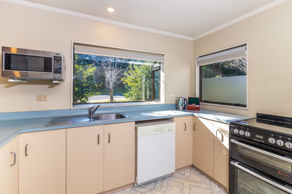 Lakehouse | Private kitchen | Fridge, microwave, electric kettle
