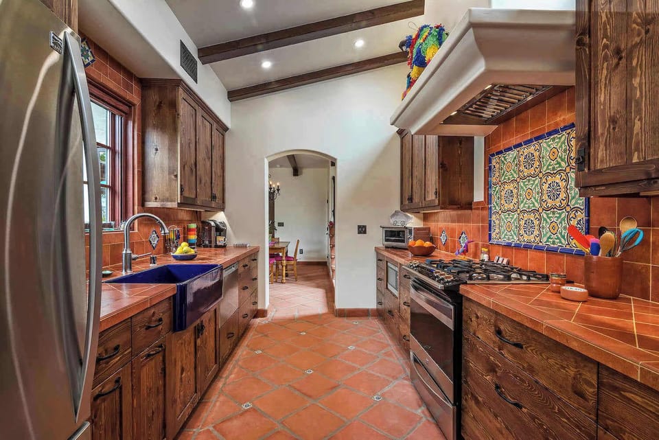 House, Multiple Beds, Patio, Partial Ocean View (Casa de Lujo) | Private kitchen | Coffee/tea maker, fridge, microwave, oven