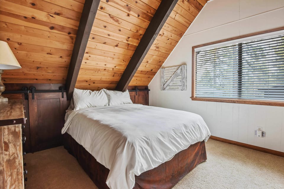 House, Multiple Beds, Patio, Mountain View (Incline Cottage) | 2 bedrooms, individually decorated, individually furnished, free WiFi