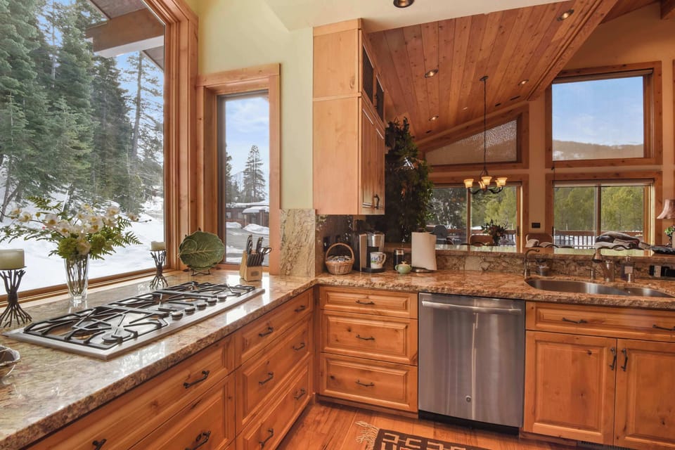 Townhome, Multiple Beds, Hot Tub, Mountain View (Wulf's Lodge at Olympic Valley) | Private kitchen | Fridge, microwave, oven, stovetop
