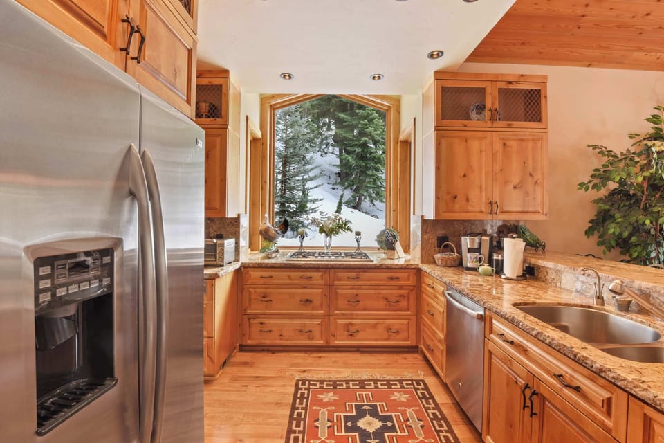 Townhome, Multiple Beds, Hot Tub, Mountain View (Wulf's Lodge at Olympic Valley) | Private kitchen | Fridge, microwave, oven, stovetop