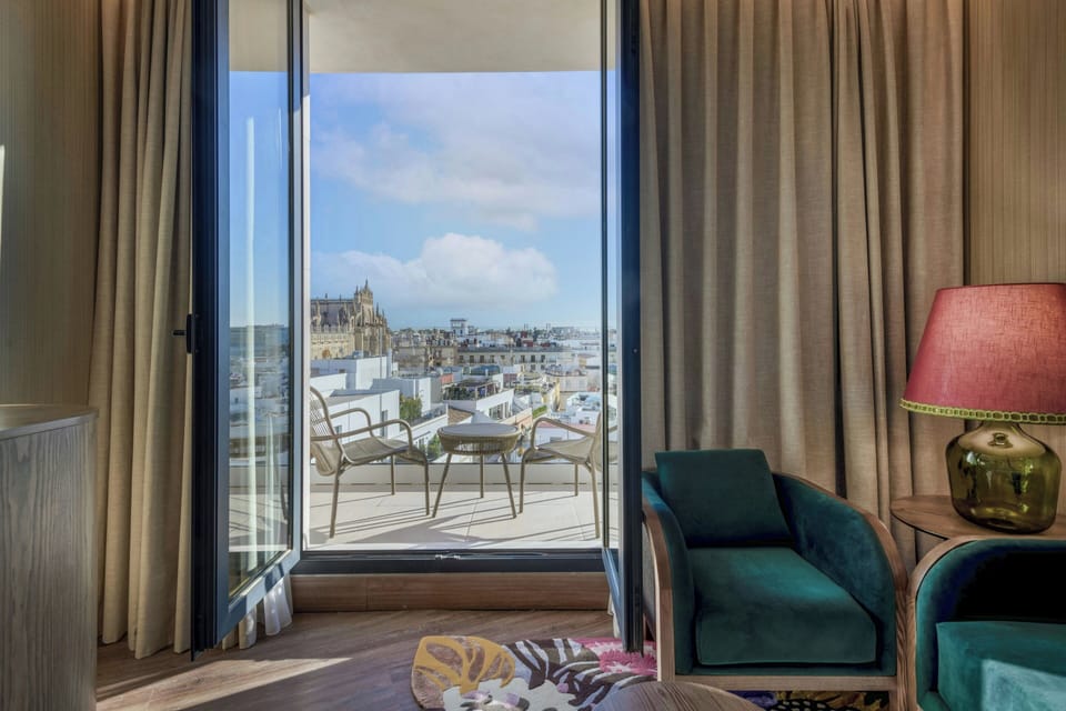 Suite, 1 King Bed, City View (Terrace) | Hypo-allergenic bedding, pillowtop beds, minibar, in-room safe