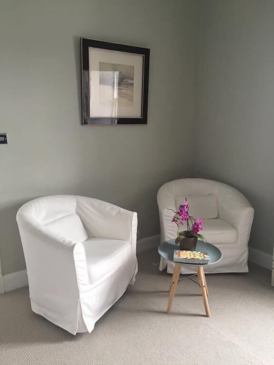 Double Room, 1 Double Bed, Non Smoking, Ensuite | Living room | 25-inch TV with satellite channels