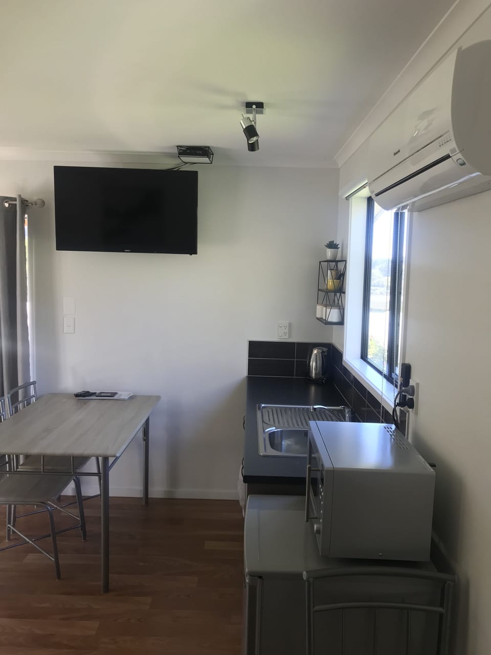 Studio | Private kitchenette | Coffee/tea maker, fridge, microwave, stovetop