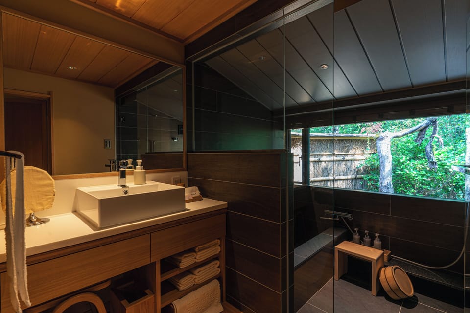 Japanese Deluxe Room - Ryuutou - | Bathroom | Separate tub and shower, deep soaking tub, free toiletries, hair dryer