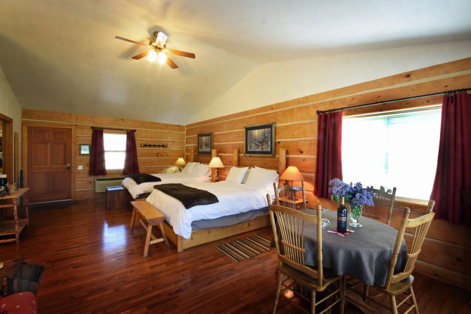 House, 2 Queen Beds, Kitchen, Annex Building ( MacDonald Lake) | Living area