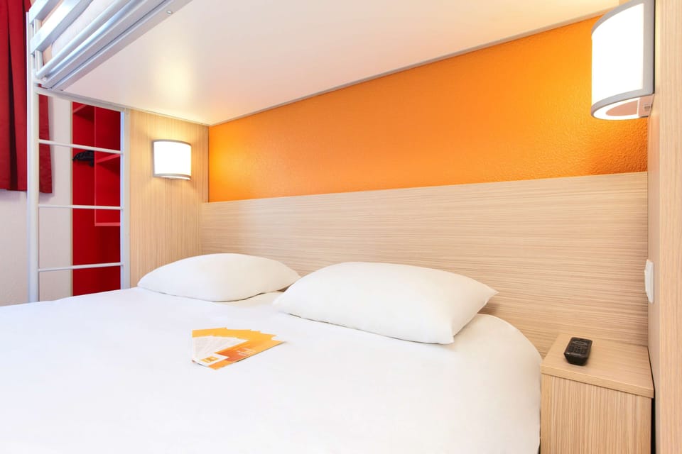 Standard Room, 1 Double Bed | Desk, blackout drapes, iron/ironing board, free WiFi