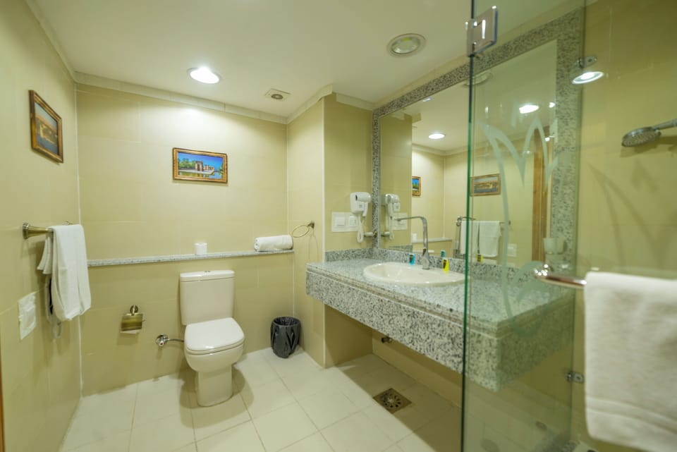 Combined shower/tub, deep soaking tub, slippers
