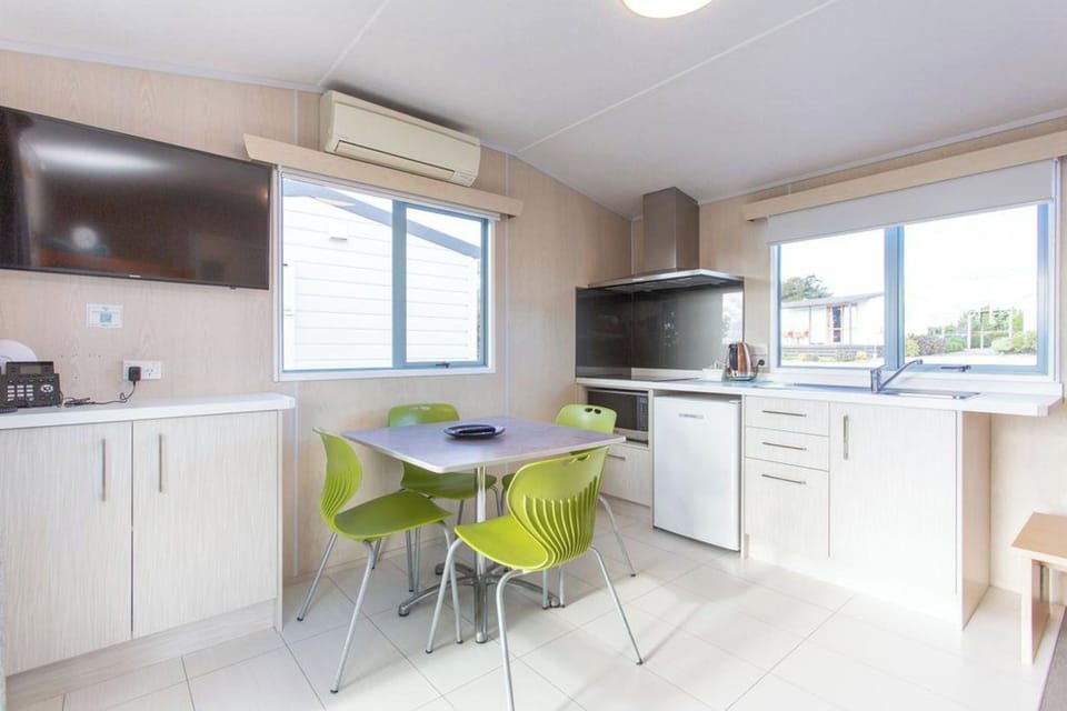 Self Contained 4 | Private kitchen | Fridge, microwave, toaster, cookware/dishes/utensils