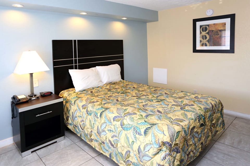 Standard Room, 1 Double Bed | Desk, iron/ironing board, free WiFi, bed sheets