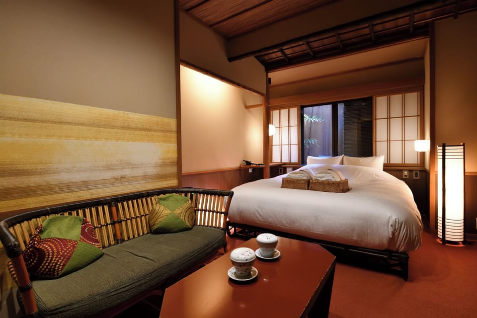 Premium bedding, down comforters, in-room safe, free WiFi