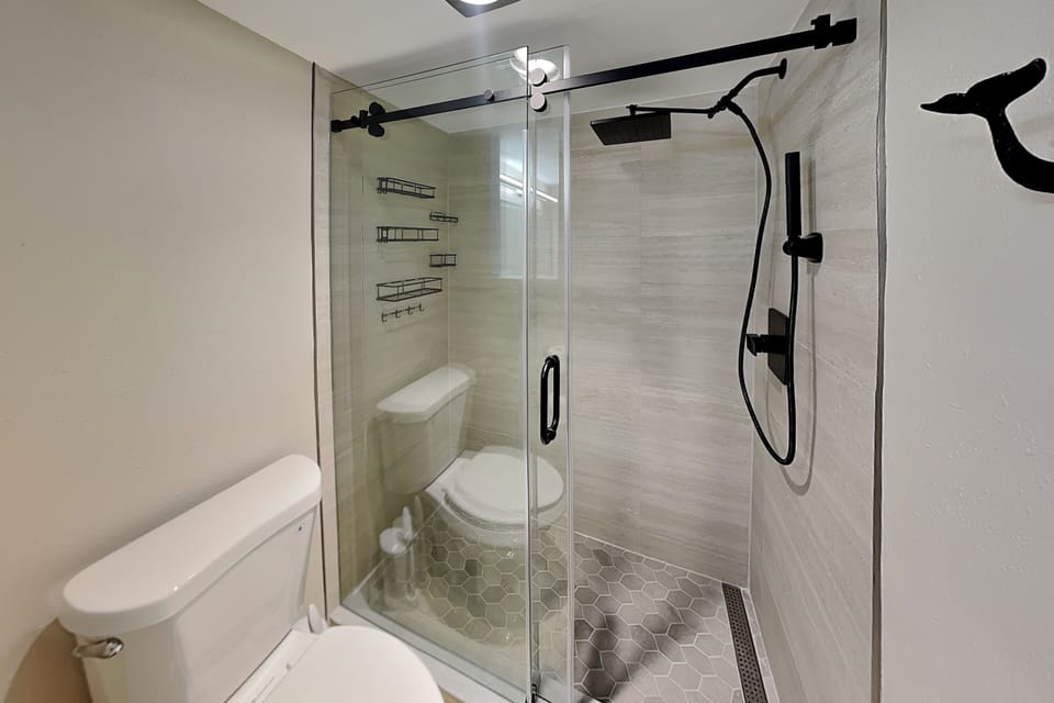 Condo (2 Bedrooms) | Property amenity