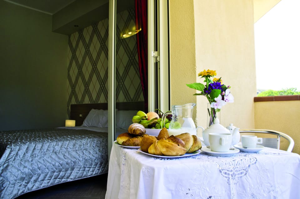 Superior Double Room, Balcony | Minibar, in-room safe, individually decorated, desk