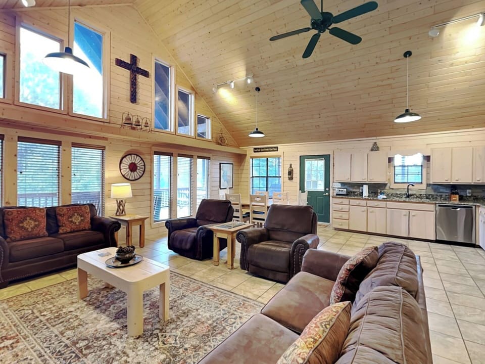 Studio (2 Bedrooms) | Front of property