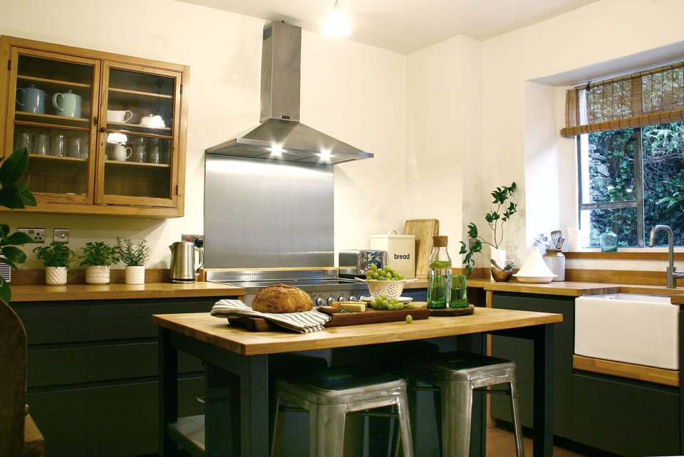 House | Private kitchen | Fridge, microwave, oven, stovetop