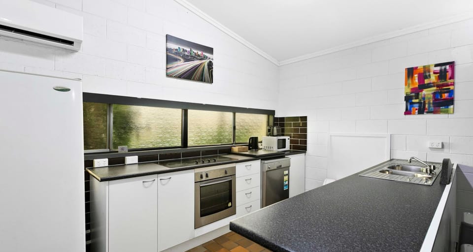 Standard Apartment, 1 Twin Bed, Non Smoking, Kitchen (Living Room) | Private kitchenette | Microwave, electric kettle, freezer