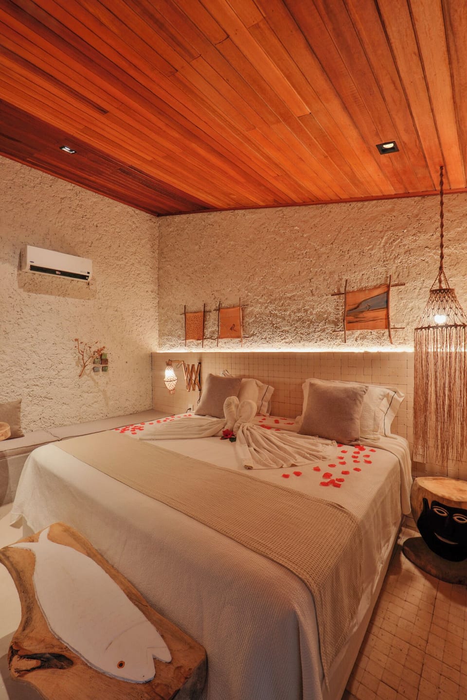 Comfort Suite | 1 bedroom, minibar, individually decorated, individually furnished
