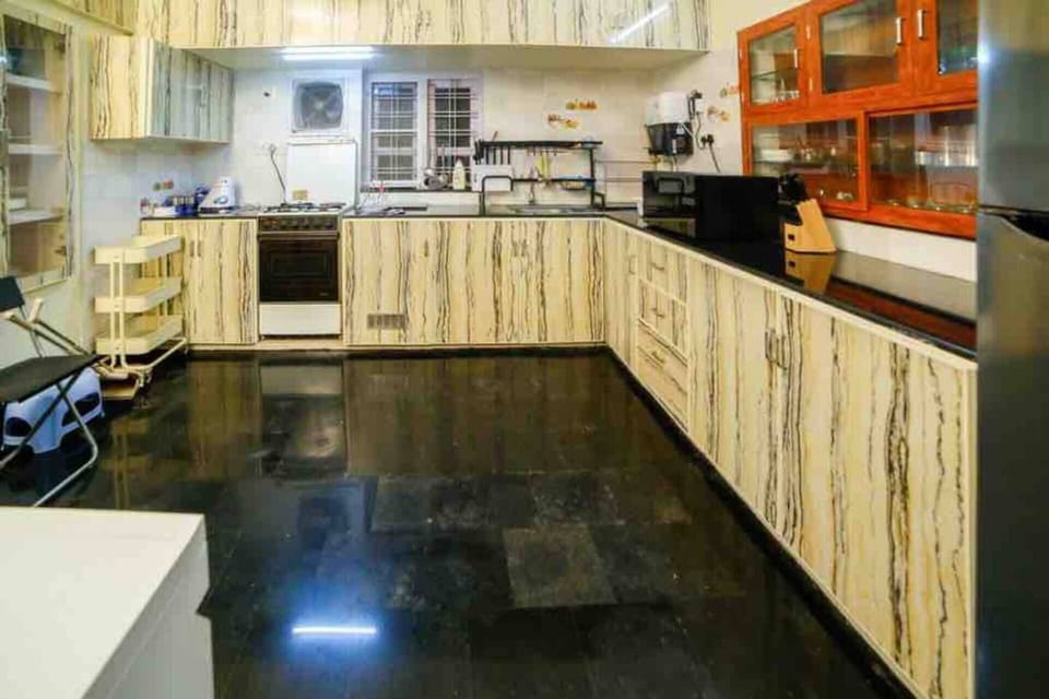 House, Multiple Beds | Private kitchen | Fridge, microwave, oven, stovetop