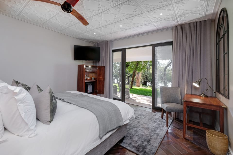 Premium bedding, pillowtop beds, in-room safe, soundproofing