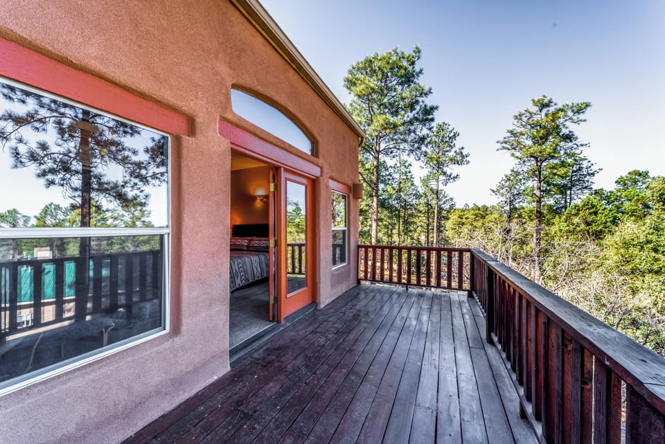 Studio (Multiple Bedrooms) | Property amenity