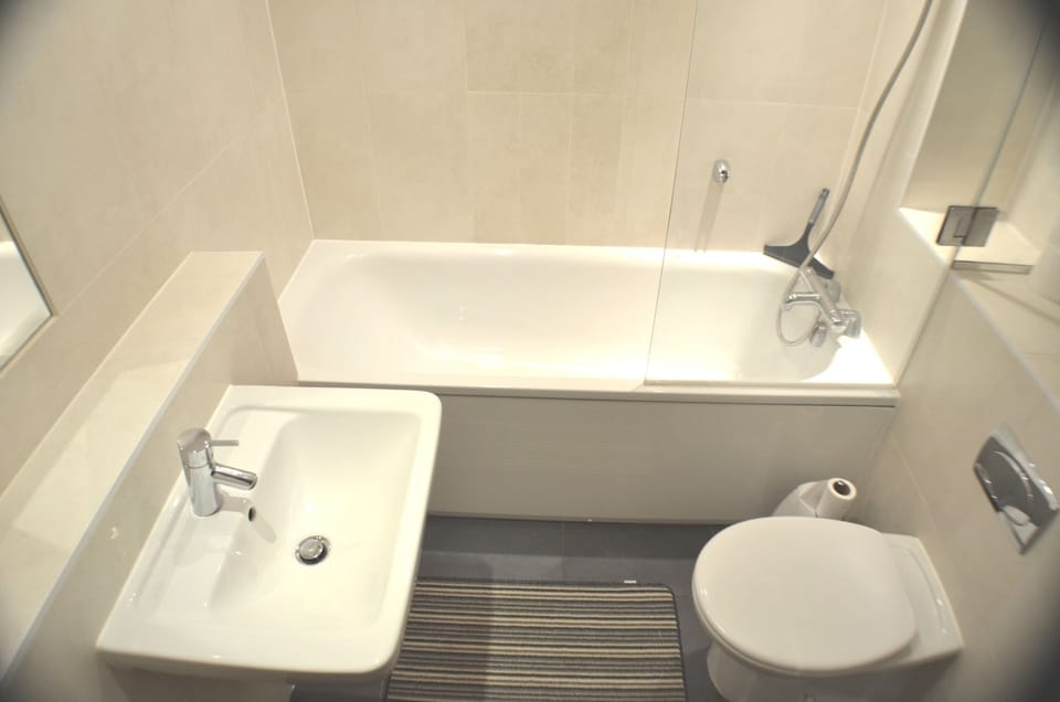 360 Serviced Accommodations - Brentwood 2 Bedroom Executive Apartment With Secure Parking Apartment in Maldon District