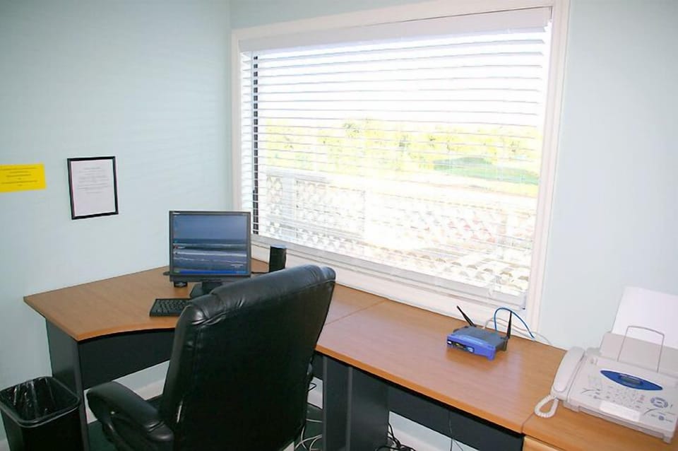 Condo (2 Bedrooms) | Property amenity