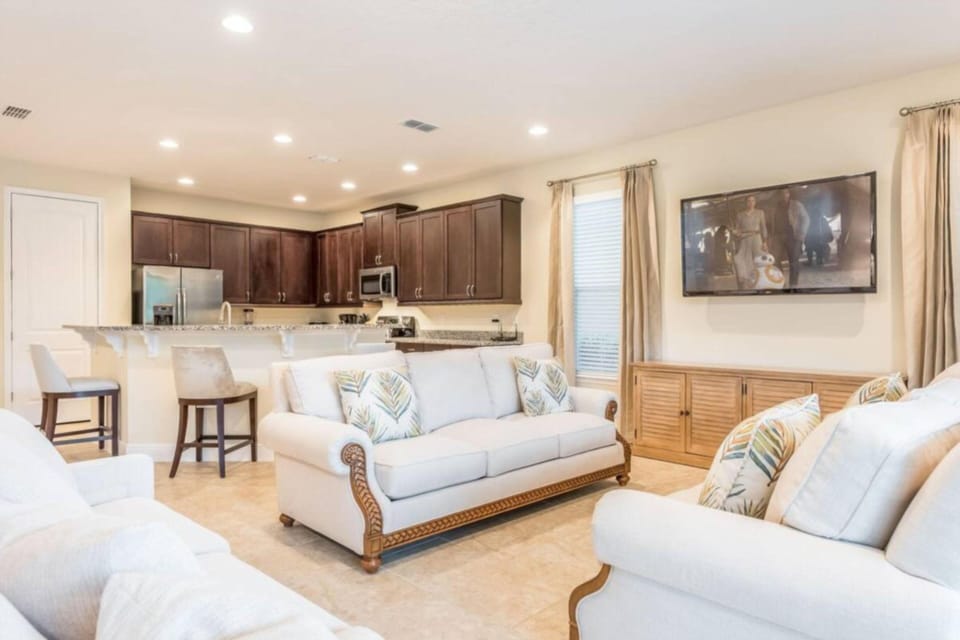 House, 6 Bedrooms | Living room | Flat-screen TV, video-game console