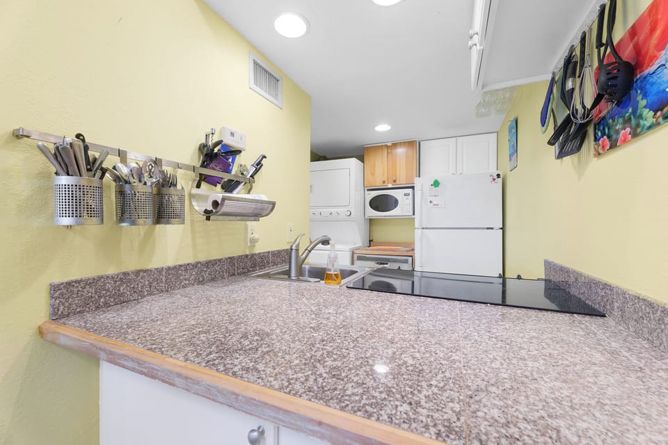 Condo, Ocean View (#I-9E - No Pets) | Private kitchen | Coffee/tea maker, fridge, microwave, oven