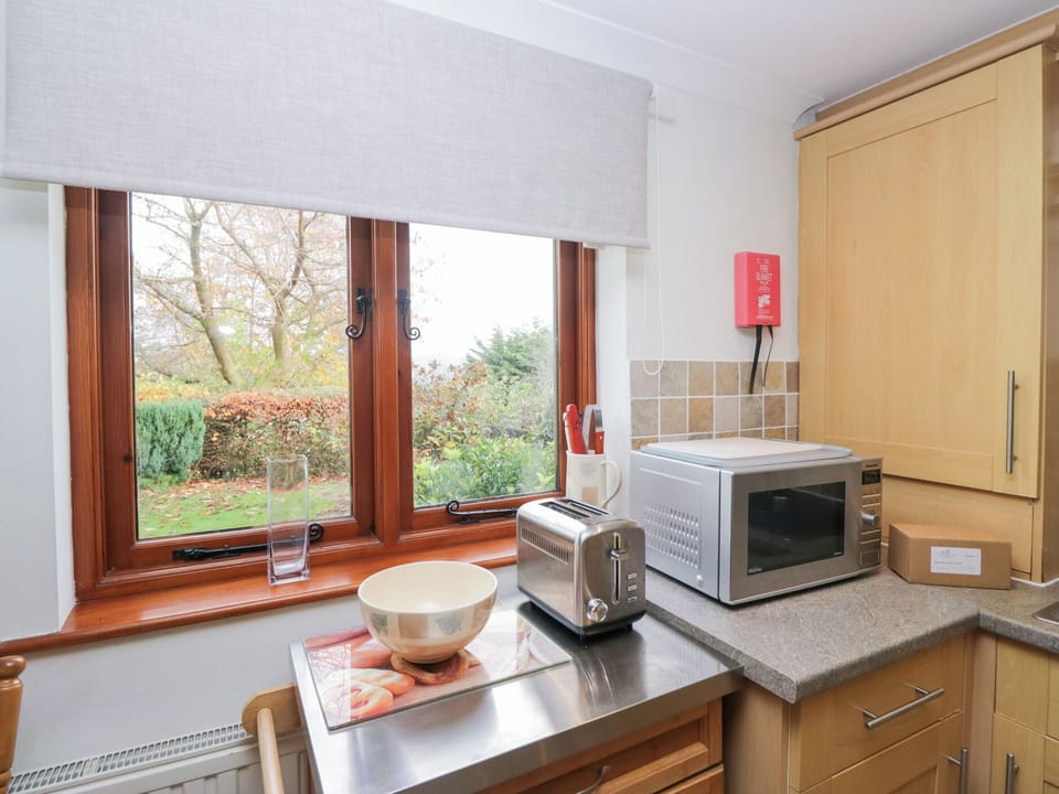 Cottage | Private kitchen | Fridge, dishwasher, cookware/dishes/utensils