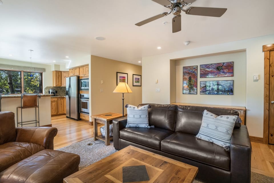 Condo, 2 Bedrooms | Living room | Smart TV