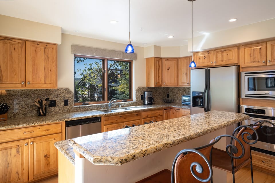 Condo, 2 Bedrooms | Private kitchen | Fridge, oven, coffee/tea maker, toaster