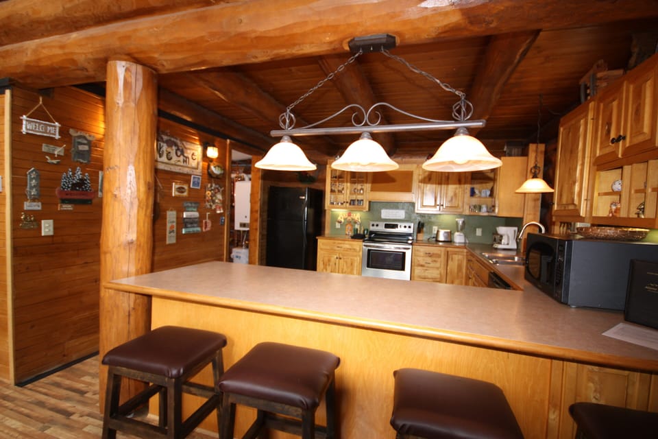 Cabin, Multiple Beds, Hot Tub | Private kitchen | Fridge, microwave, oven, stovetop