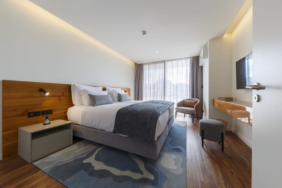 Apartment, 1 Bedroom | In-room safe, desk, laptop workspace, soundproofing