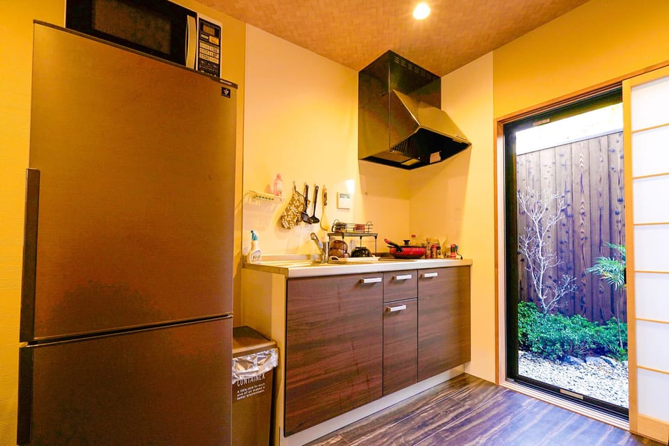 House, Non Smoking | Private kitchen | Fridge, microwave, stovetop, electric kettle