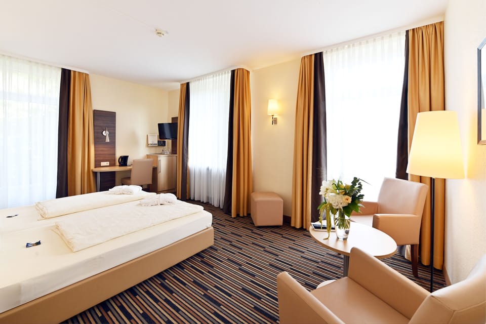 Comfort Double Room | Hypo-allergenic bedding, free minibar, in-room safe, desk