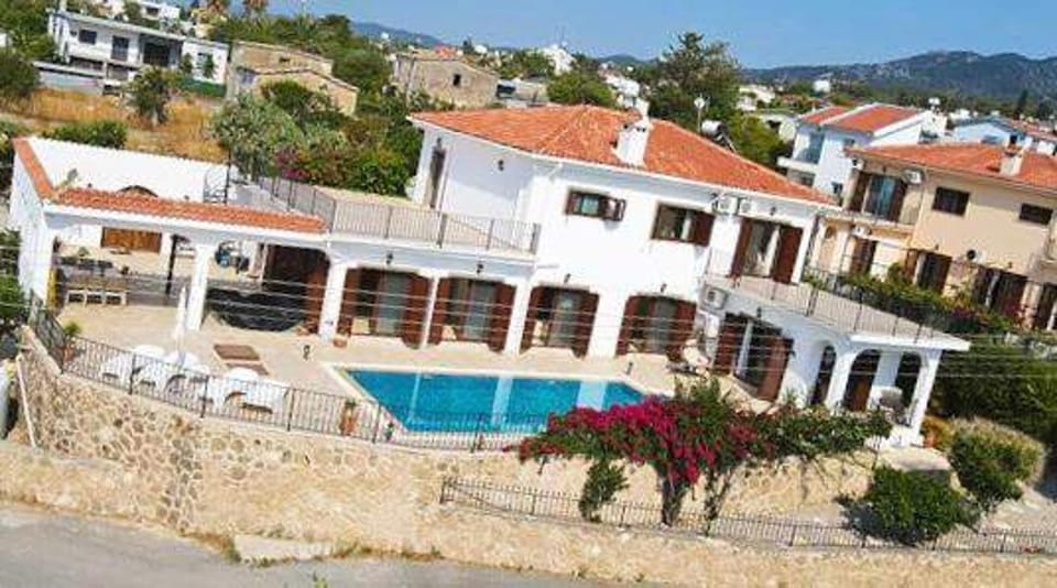 Villa | Exterior