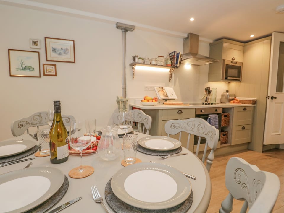 Cottage | Private kitchen | Fridge, microwave, dishwasher, electric kettle