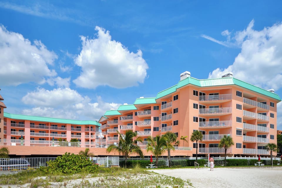 Condo (2 Bedrooms) | Property amenity