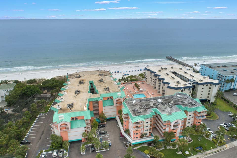 Condo (2 Bedrooms) | Property amenity