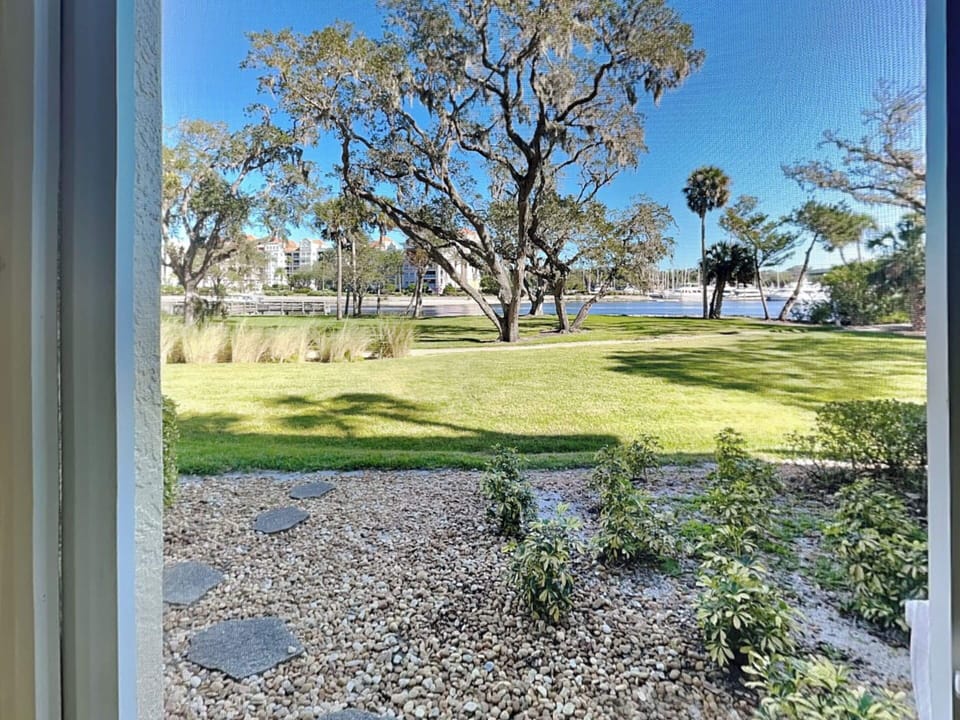 Condo (3 Bedrooms) | Property amenity