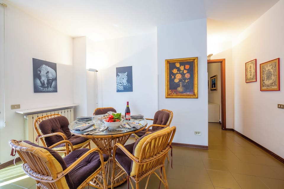 Family Apartment, 2 Bedrooms, Balcony (Appartamento Gaya 2BR with Terrace) | Dining