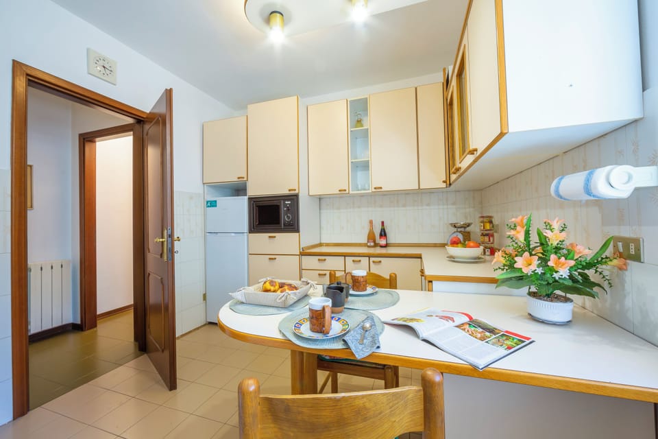 Family Apartment, Multiple Bedrooms (Appartamento Gaya Stresa Center) | Private kitchen | Fridge, oven, stovetop, dishwasher